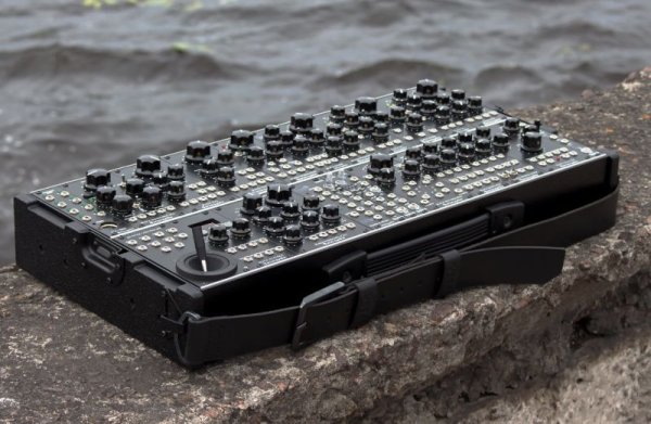 画像3: Erica Synths  Aluminum Travel case w/ integrated PSU　次回入荷分 (3)