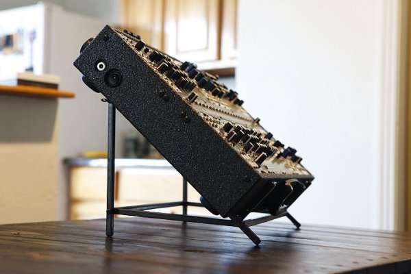 画像2: Make Noise Blued Steel System Stand（ハンドメイド）次回入荷分 (2)