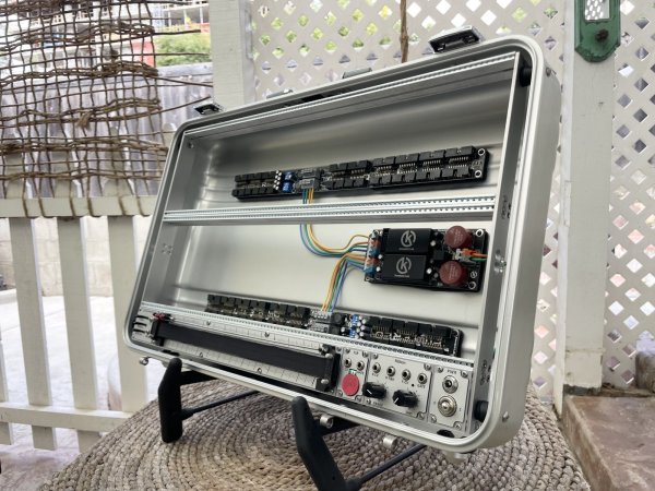 画像14: BPNYC ZERO Halliburton Eurorack Modular Travel Case w/Pulp Logic 1U SILVER　売却済 (14)