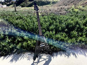 画像4: 2012 Gibson Flying V ’67 Reissue BLACK ON BLACK　売却済
