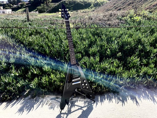 画像4: 2012 Gibson Flying V ’67 Reissue BLACK ON BLACK　売却済 (4)
