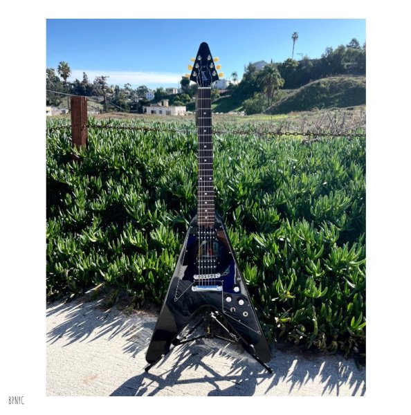 画像1: 2012 Gibson Flying V ’67 Reissue BLACK ON BLACK　売却済 (1)