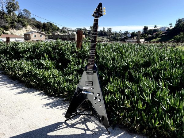 画像3: 2012 Gibson Flying V ’67 Reissue BLACK ON BLACK　売却済 (3)