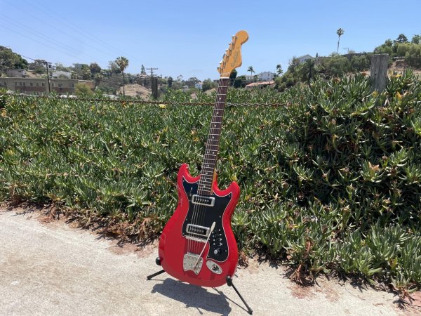 画像4: Hagstrom II 1960s Beautiful Red, All original, HSC, Tremolo bar (4)