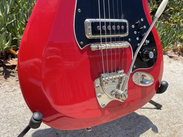 画像8: Hagstrom II 1960s Beautiful Red, All original, HSC, Tremolo bar (8)