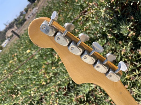 画像12: Hagstrom II 1960s Beautiful Red, All original, HSC, Tremolo bar (12)