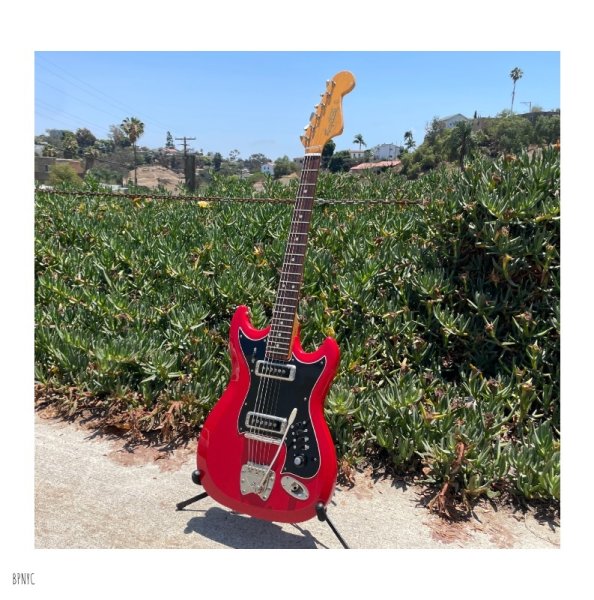 画像1: Hagstrom II 1960s Beautiful Red, All original, HSC, Tremolo bar (1)