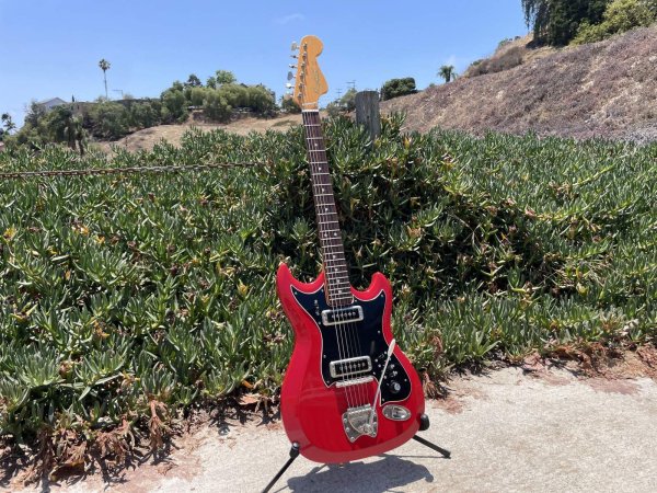 画像3: Hagstrom II 1960s Beautiful Red, All original, HSC, Tremolo bar (3)