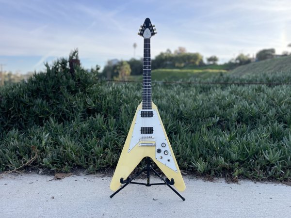 画像2: 1991 Gibson Flying V ’67 Early Reissue Alpine White (2)