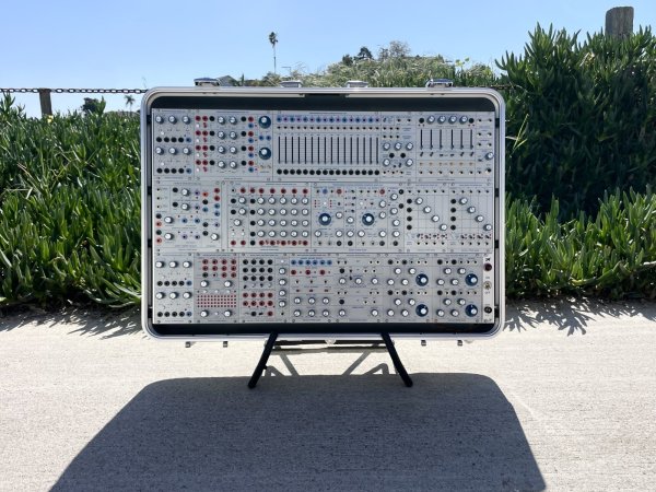 画像2: Buchla Tiptop 200t series with BPNYC ZERO Halliburton Eurorack Modular Travel Case NOS SILVER 122hp 9U　＊要問い合わせ (2)