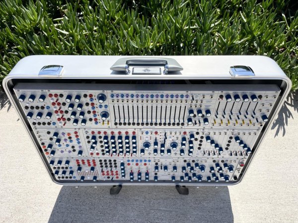 画像3: Buchla Tiptop 200t series with BPNYC ZERO Halliburton Eurorack Modular Travel Case NOS SILVER 122hp 9U　＊要問い合わせ (3)