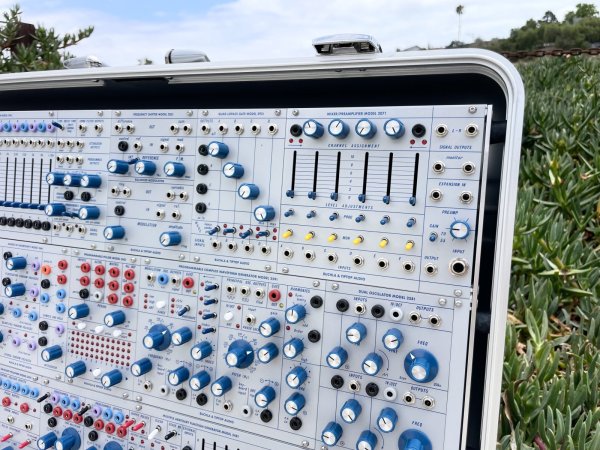 画像7: Buchla Tiptop 200t series with BPNYC ZERO Halliburton Eurorack Modular Travel Case SILVER 122hp 9U w/MARF (7)