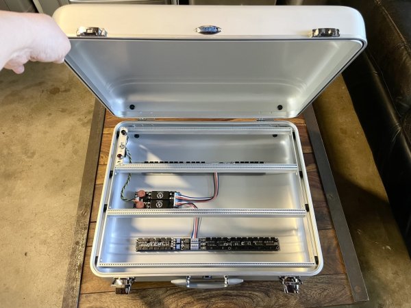 画像9: BPNYC ZERO Halliburton Eurorack Modular Travel Case NOS SILVER 96hp 9U　 (9)