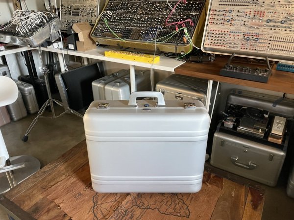 画像15: BPNYC ZERO Halliburton Eurorack Modular Travel Case NOS SILVER 96hp 9U　 (15)
