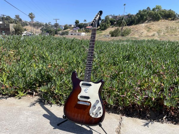 画像2: 1964 Epiphone Olympic Double Sunburst "Batwing" headstock (2)