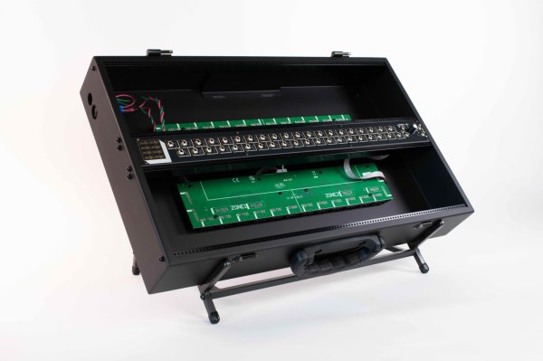 画像1: Make Noise 4 Zone CV Bus Case (104hp x 7U) 2026 (1)