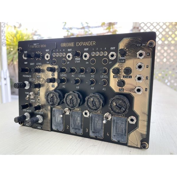 画像2: Maneco Labs GRONE dark drone machine EXPANDER　テーブルトップ  (2)