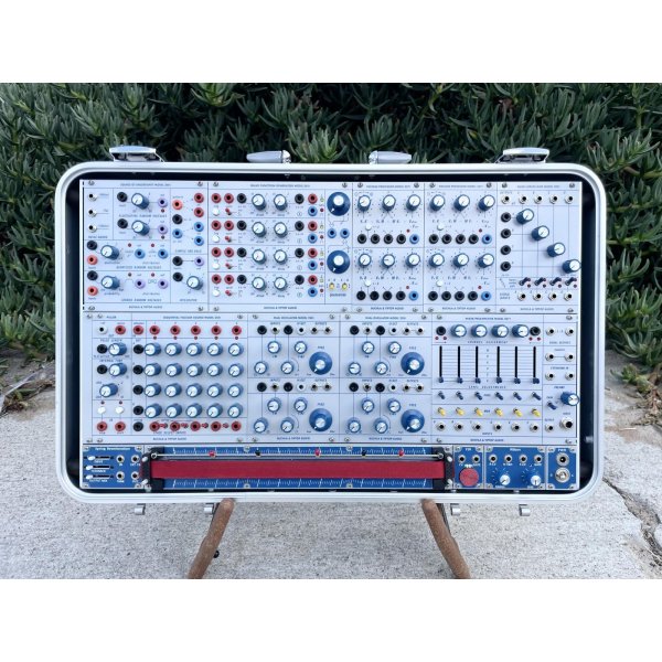 画像1: Buchla Tiptop 200t series with BPNYC ZERO Halliburton Eurorack Modular Travel Case 7U　要予約 (1)