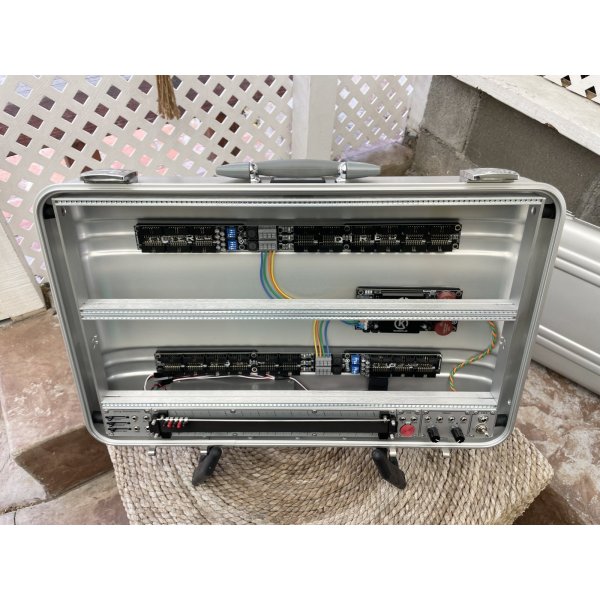 画像18: BPNYC ZERO Halliburton Eurorack Modular Travel Case w/Pulp Logic 1U SILVER 売却済 (18)