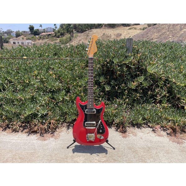 画像2: Hagstrom II 1960s Beautiful Red, All original, HSC, Tremolo bar (2)