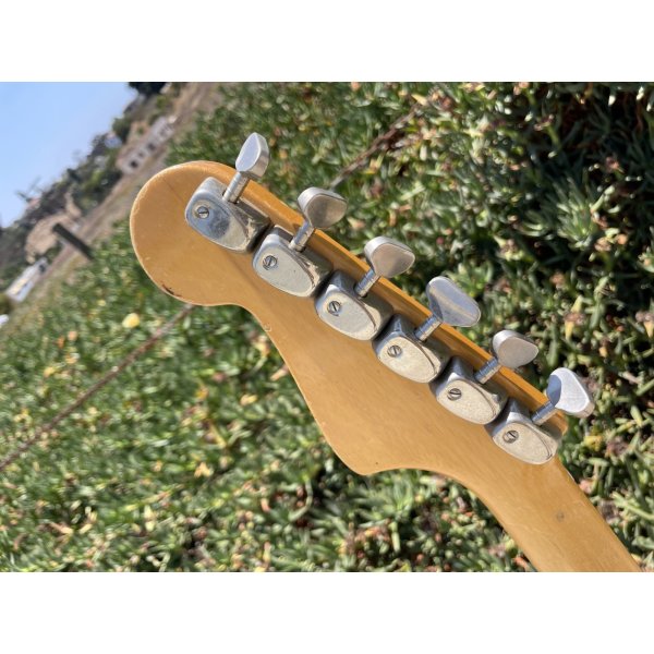 画像12: Hagstrom II 1960s Beautiful Red, All original, HSC, Tremolo bar (12)