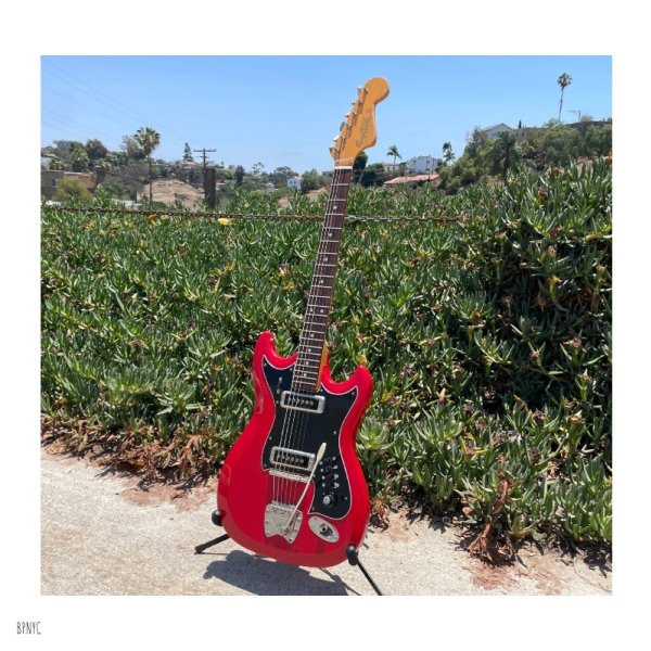 画像1: Hagstrom II 1960s Beautiful Red, All original, HSC, Tremolo bar (1)