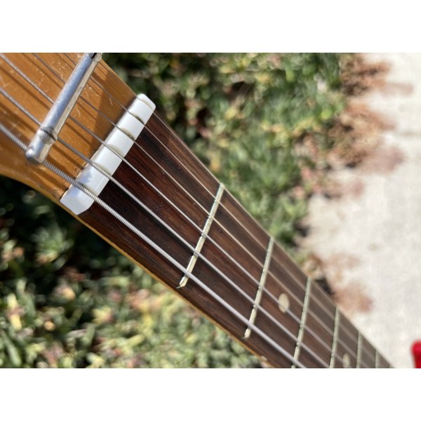 画像9: Hagstrom II 1960s Beautiful Red, All original, HSC, Tremolo bar (9)