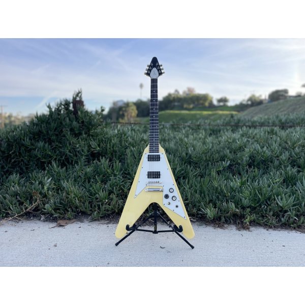 画像2: 1991 Gibson Flying V ’67 Early Reissue Alpine White (2)