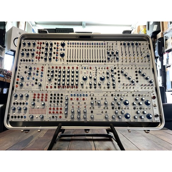 画像11: Buchla Tiptop 200t series with BPNYC ZERO Halliburton Eurorack Modular Travel Case NOS SILVER 122hp 9U (11)